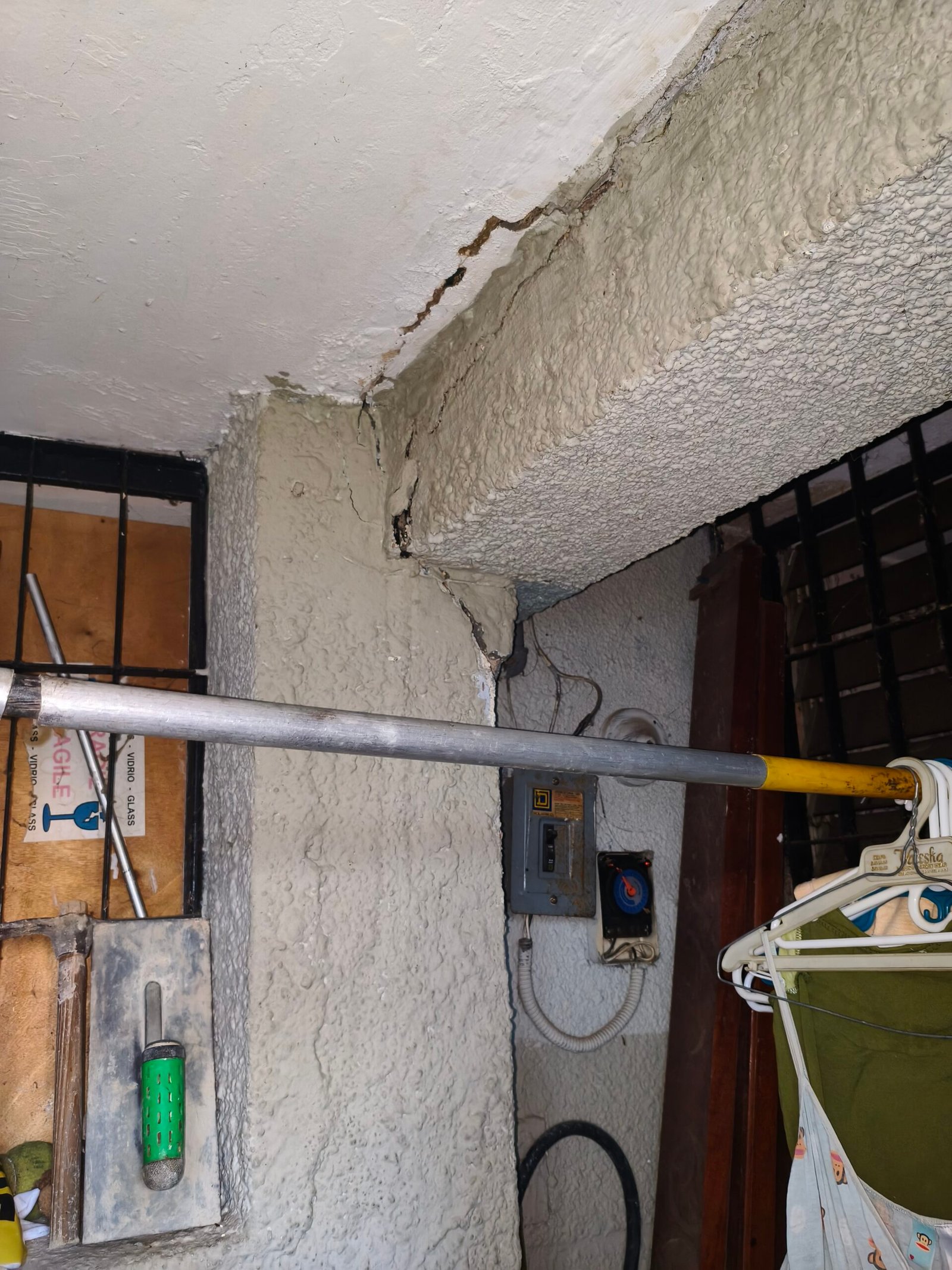 Fisura en unión viga-columna